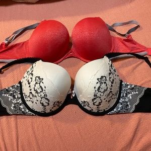 2 Victoria’s Secret bras